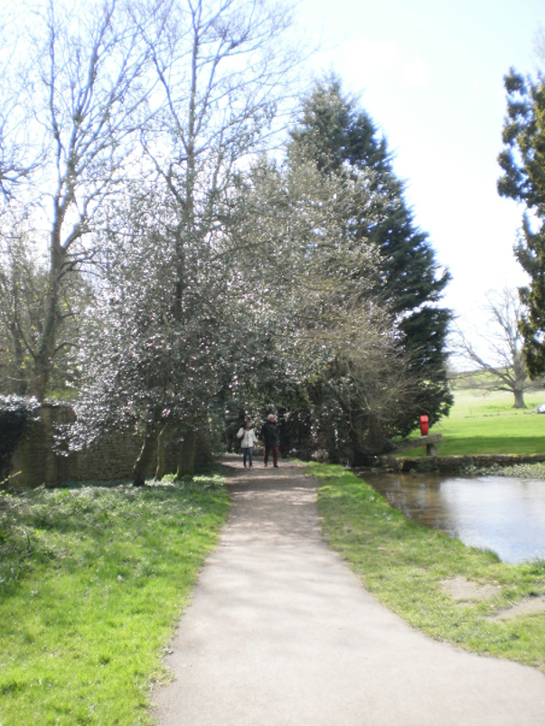 Path from Lower Slaughter to Bourton-on-the-Water
