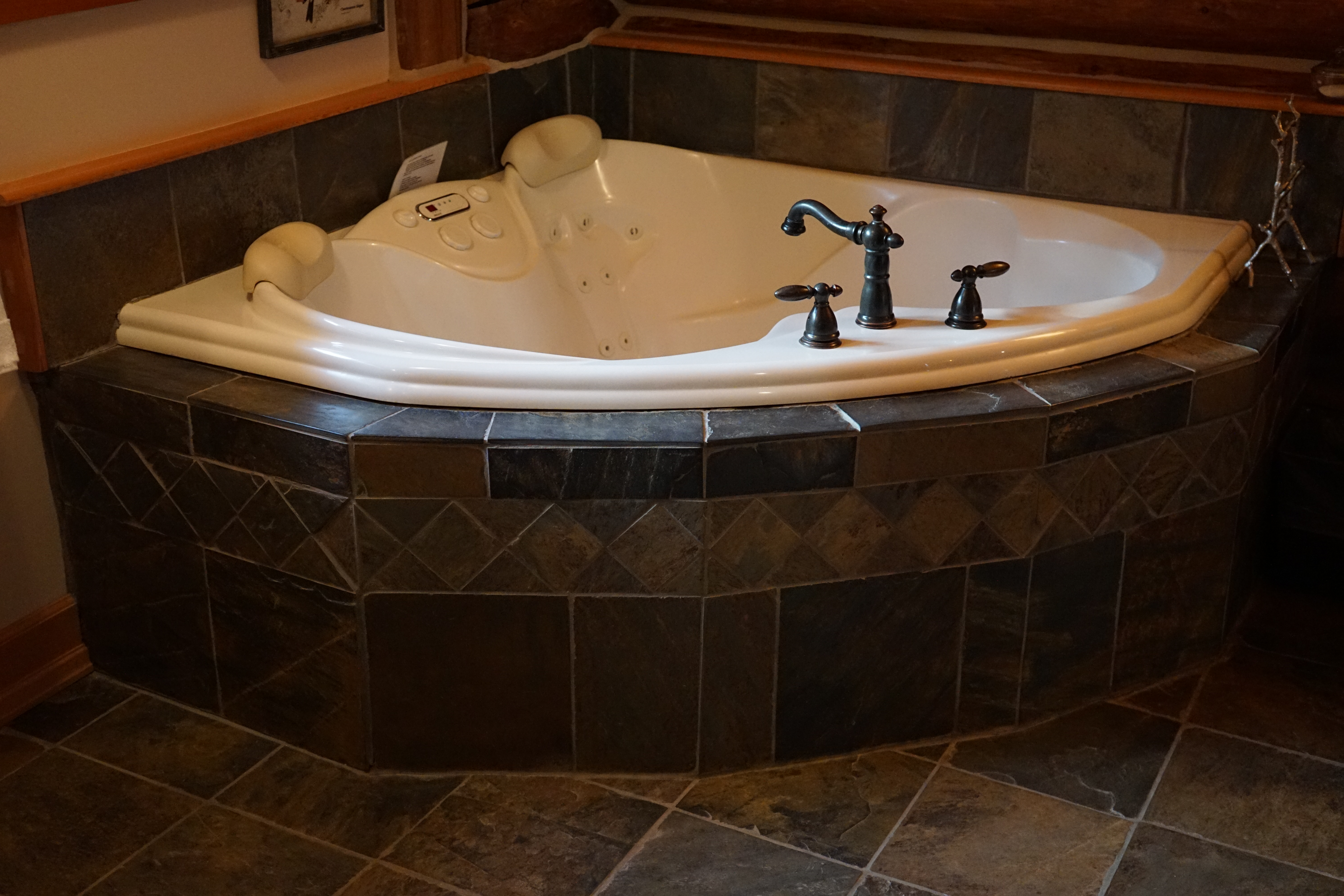 grand river lodge master suite upstairs tub