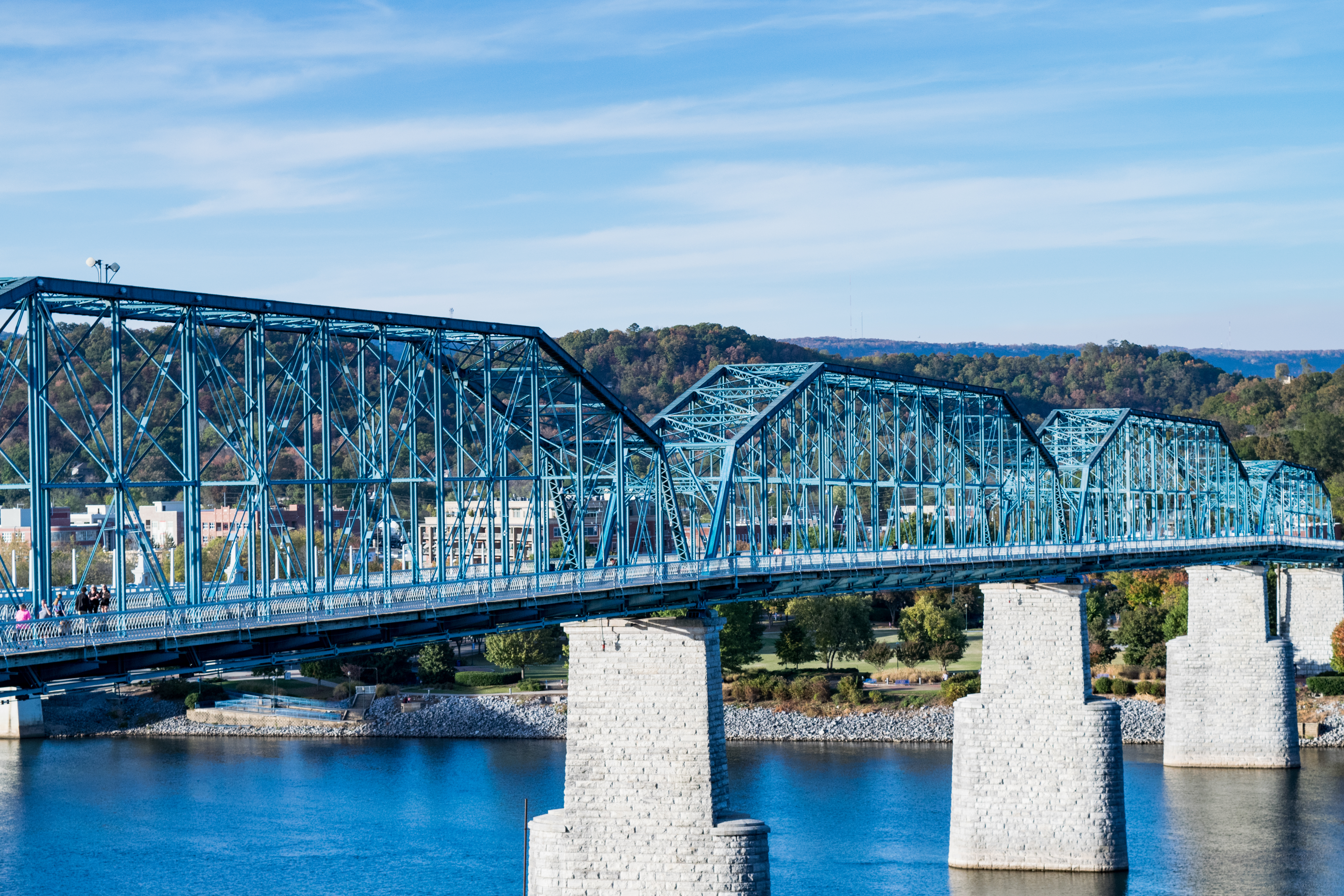Walnut Street Bridge – Pedestrian walkway connecting shores of Tennessee River