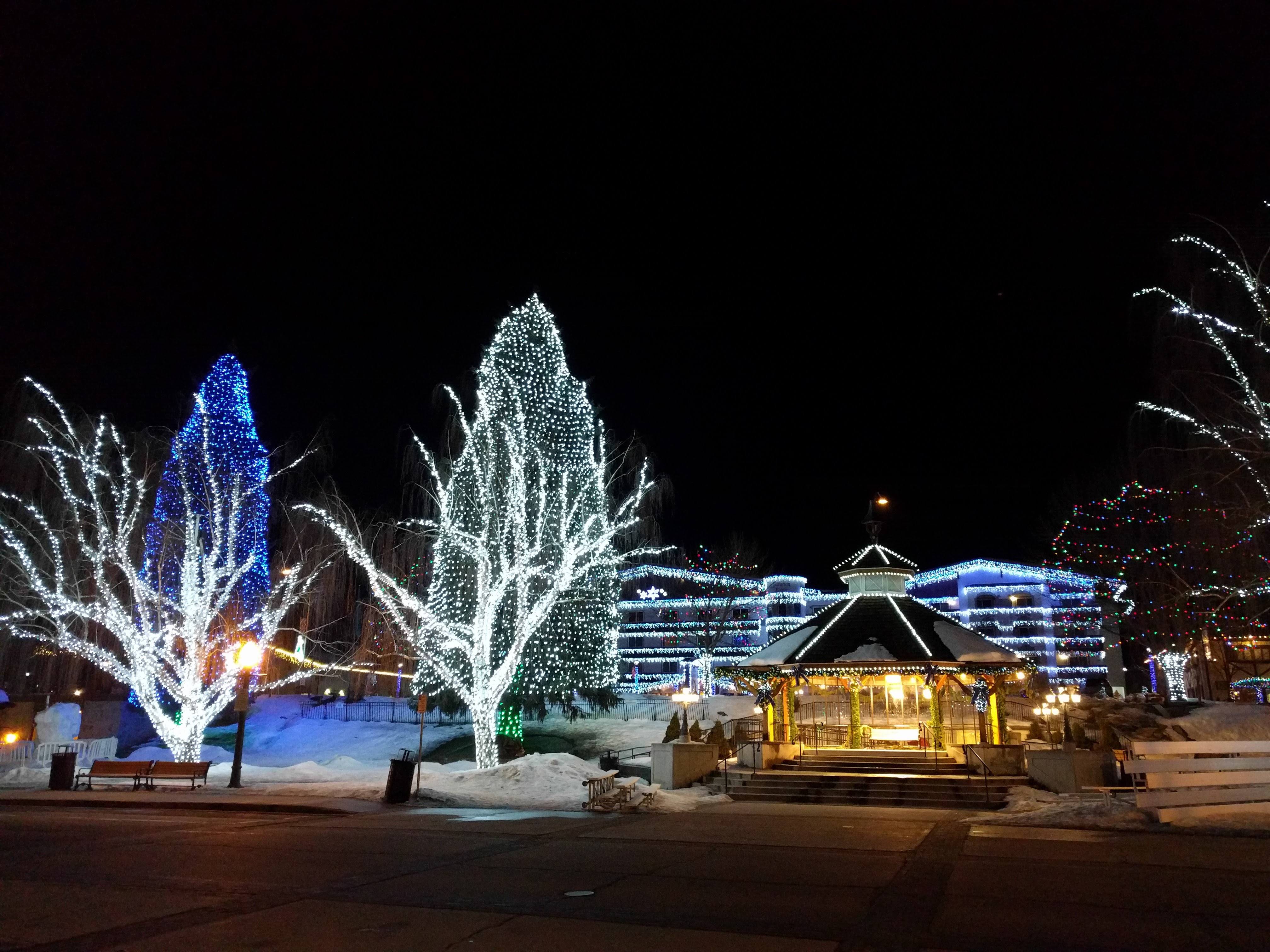 Xmas lights Leavenworth 2