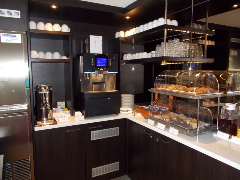 Coffee, Tea and Bakery Goods Available in Club Lounge at All Times