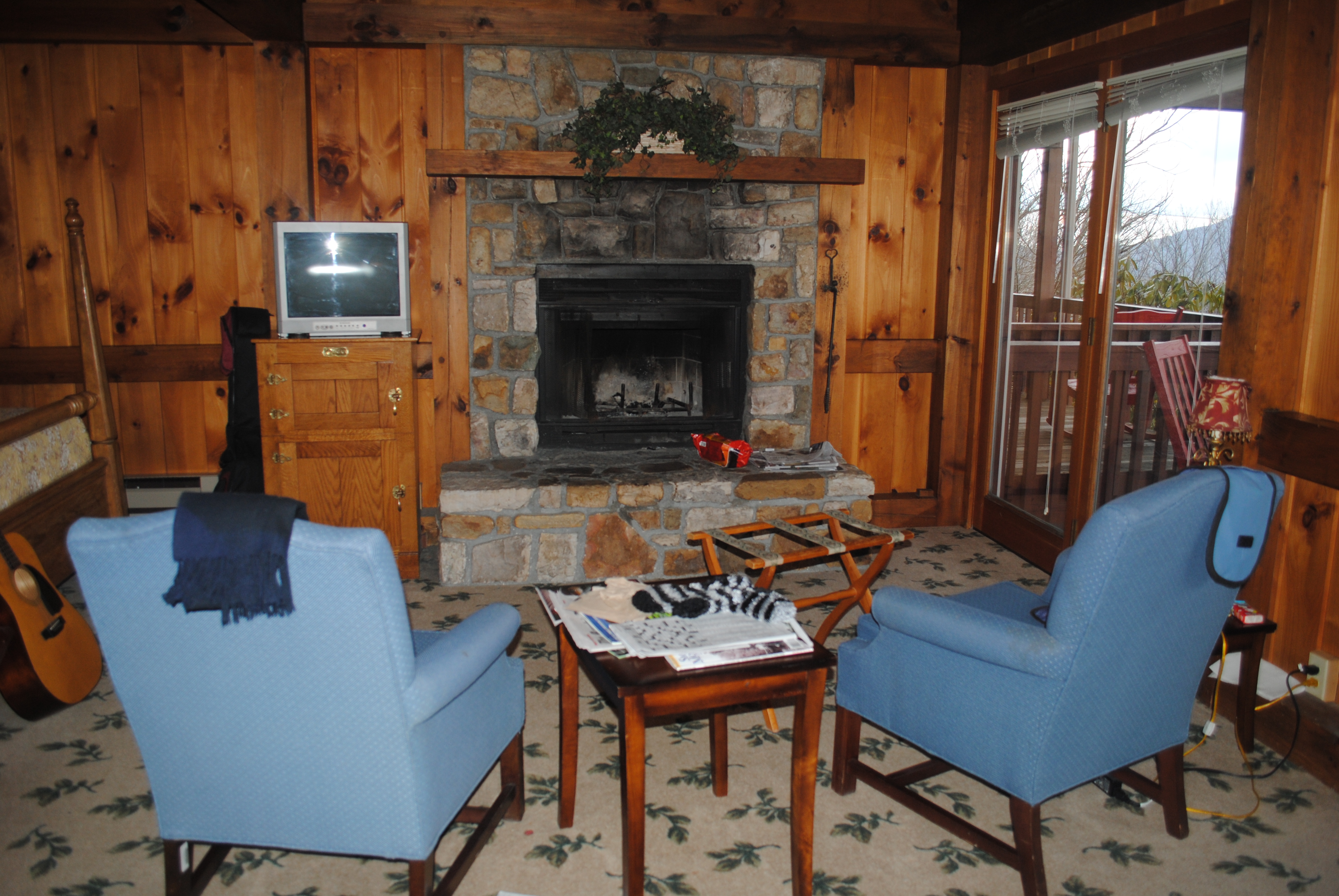 Inside Mountain Cabin House Exchange