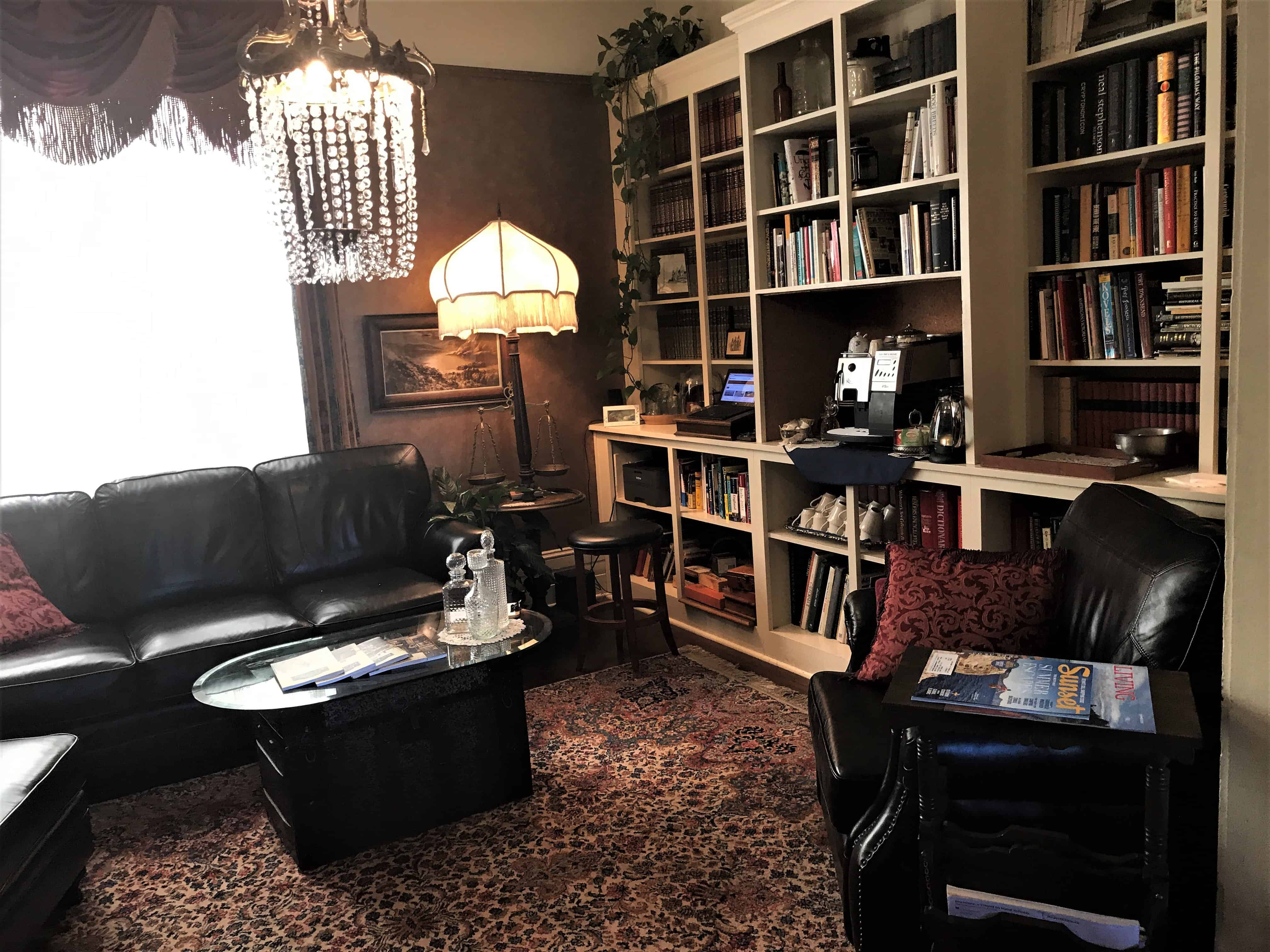 Old Consulate Inn library
