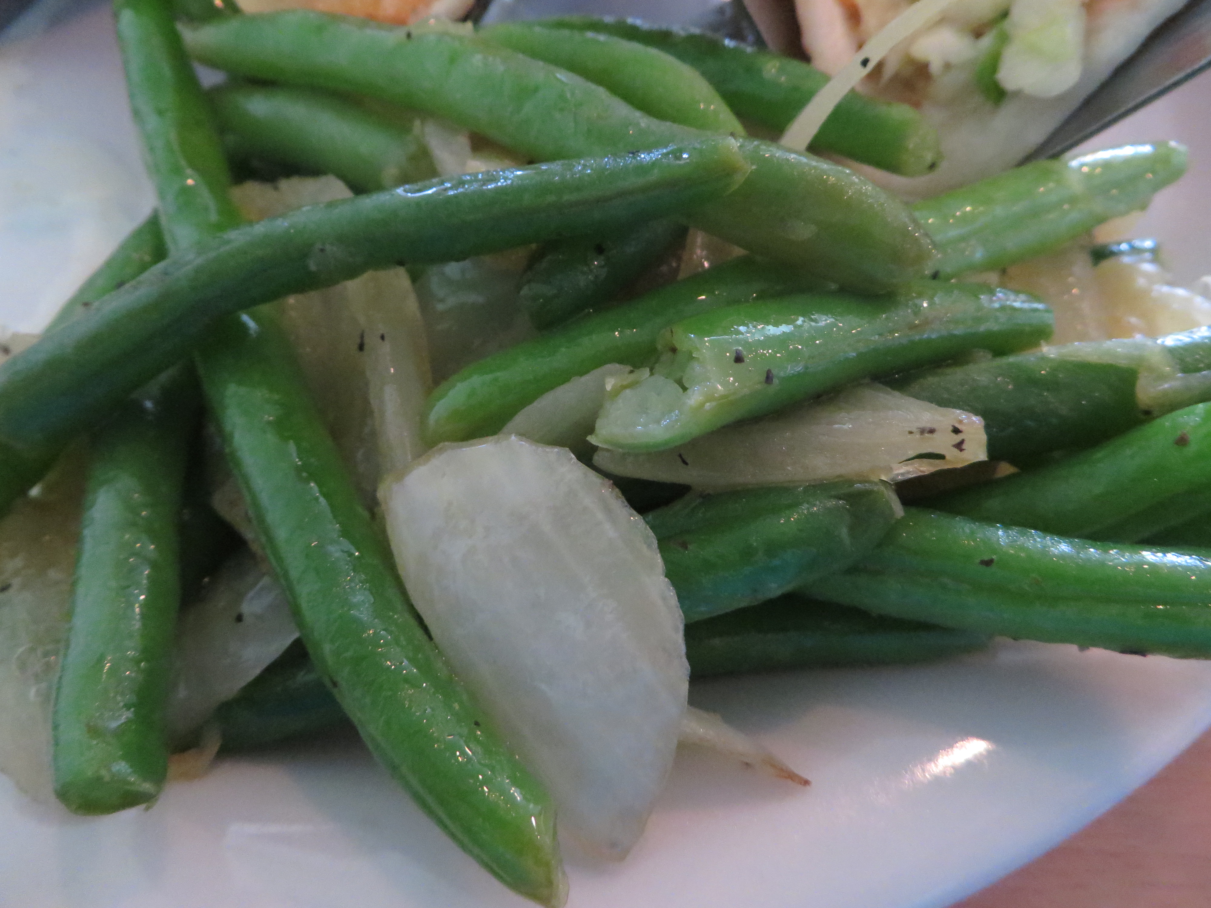 Green beans with onions