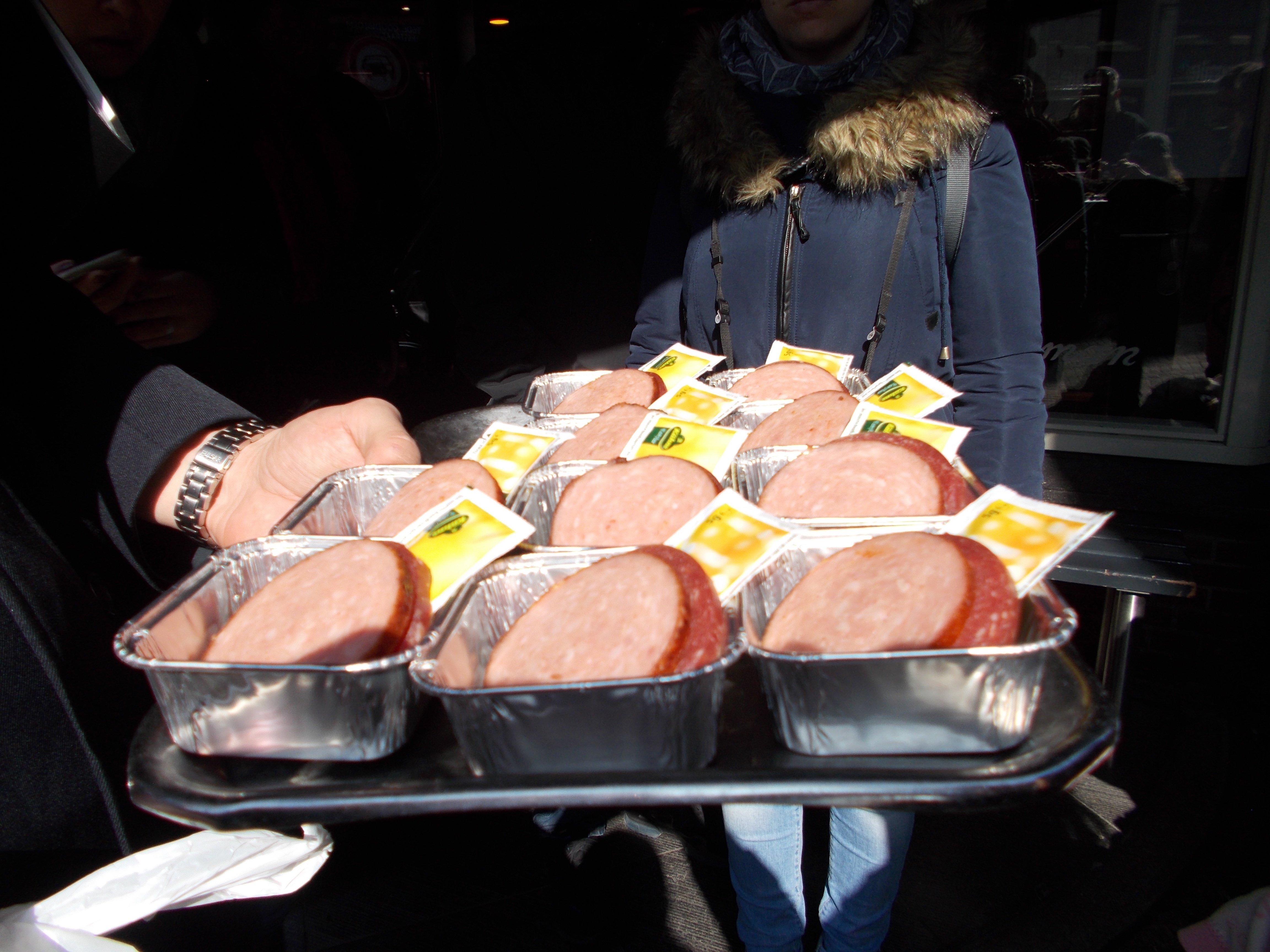Sausage sampling - Eating Amsterdam