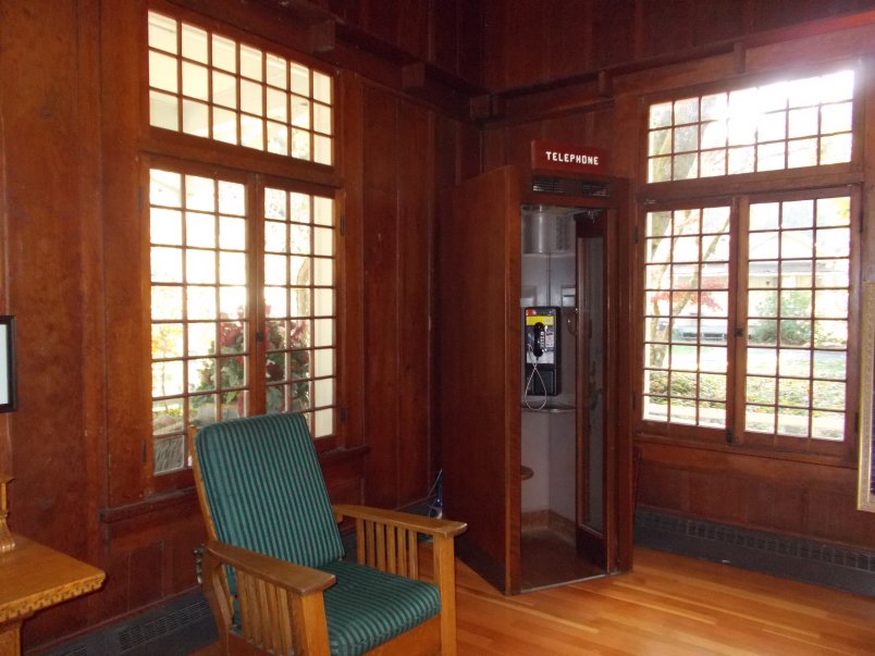 Lobby Historic Phone Booth - Lake Crescent Lodge