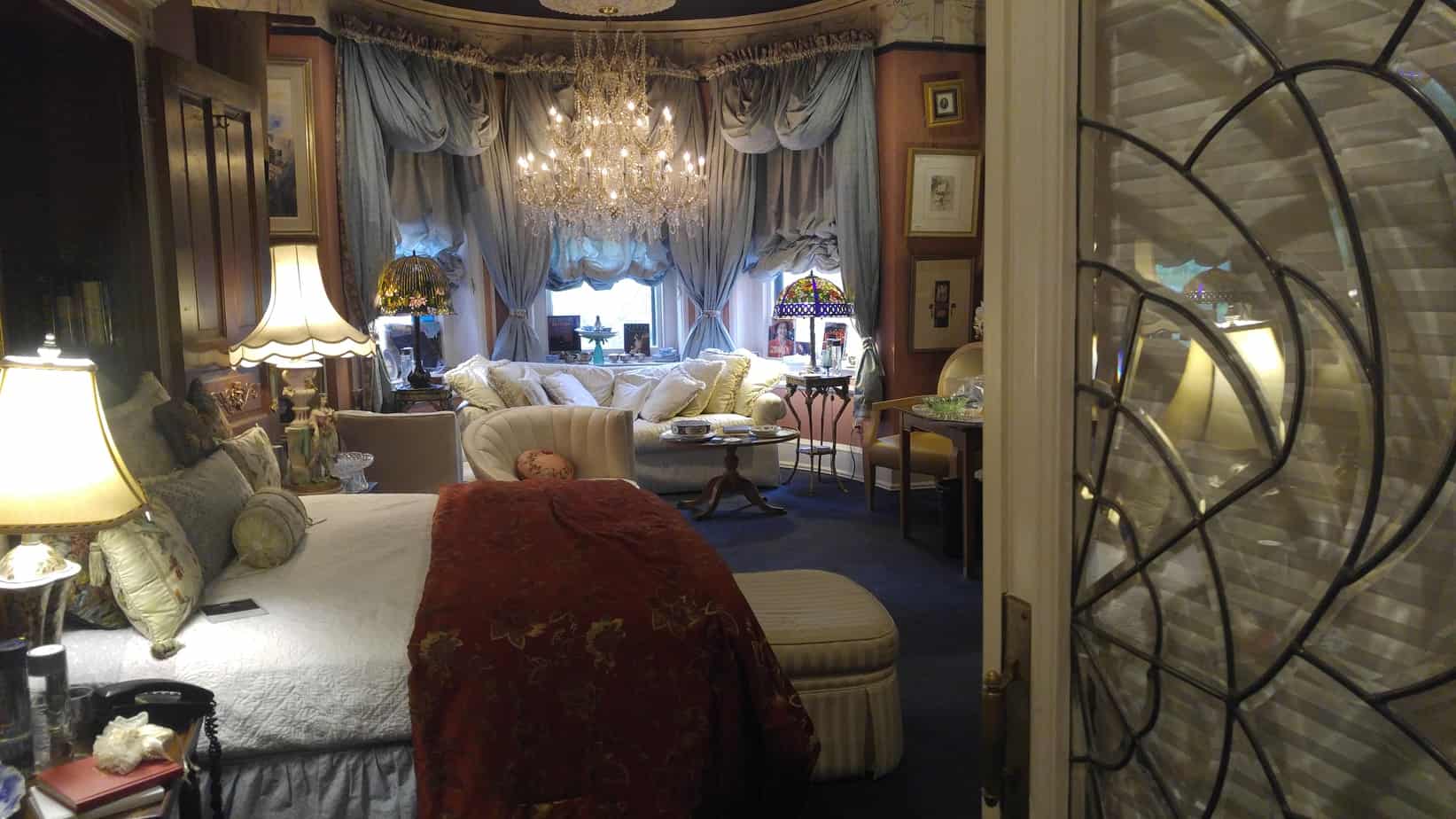 large bedroom O Mansion