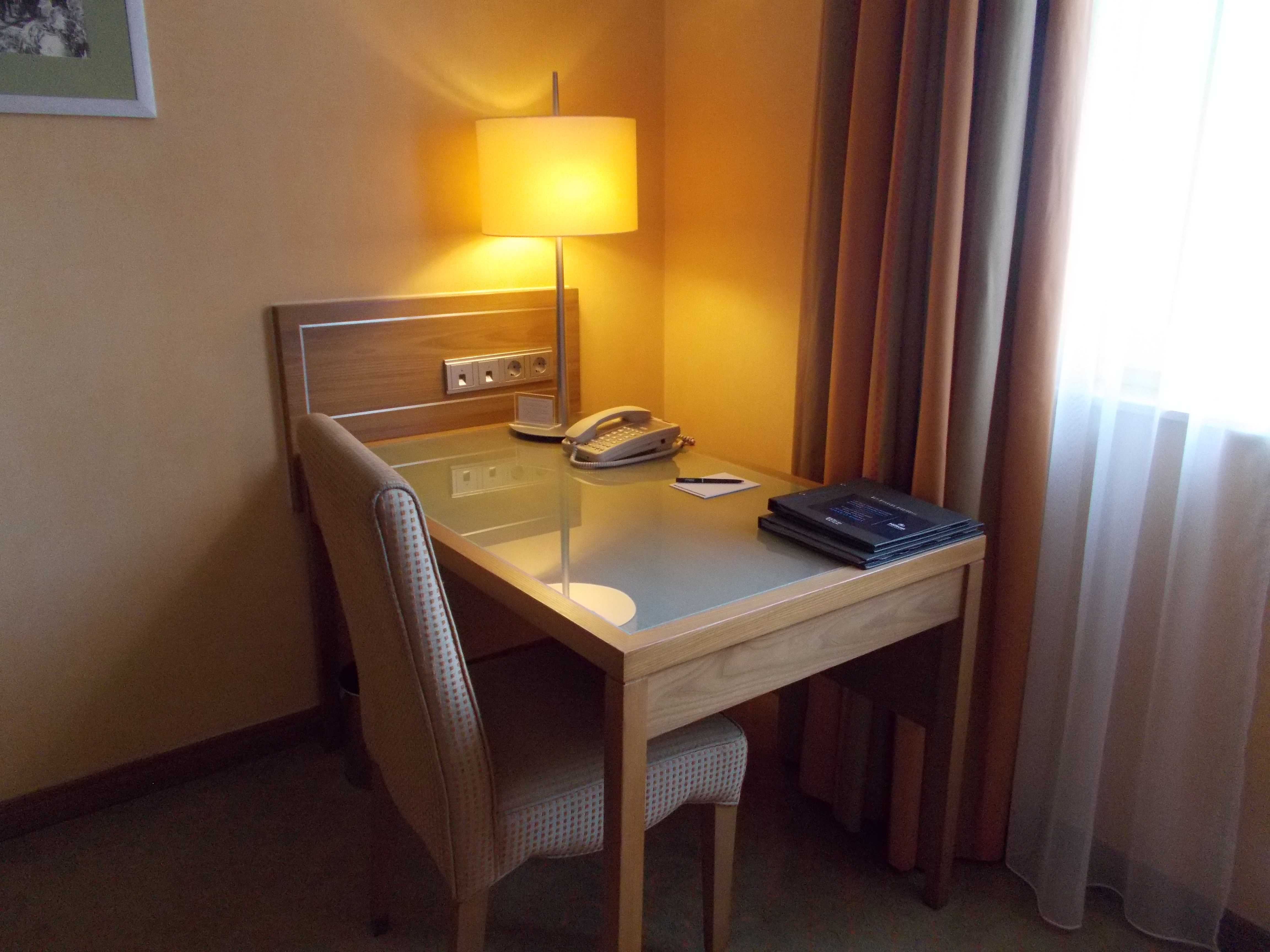 Hilton Imperial Dubrovnik desk in King room
